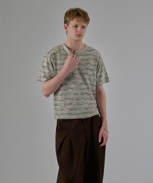 kutir（クティール）の「HENLEY NECK SILVER BUTTON BORDER TSHIRT／ヘンリーネック シルバーボタン ボーダーTEE（Tシャツ/カットソー・メンズ・ブラック/杢グレー/ブラウン・LARGE/MEDIUM）」の11枚目の写真