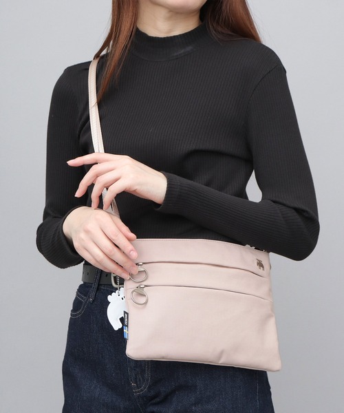 moz(モズ)の「軽量 撥水 ポリエステル サコッシュバッグ ミニショルダーバッグ A5収納対応(ショルダーバッグ・レディース・ブラック/ブルー/オフホワイト・FREE)」の2枚目の写真