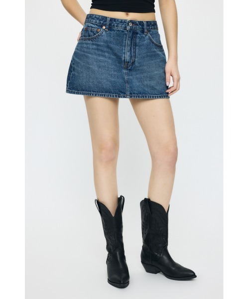 MOUSSY(マウジー)の「LOW SLUNG ミニスコート(デニムスカート・レディース・ブラック/ブルー・1/2)」の15枚目の写真