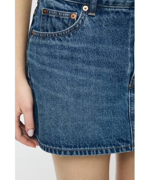 MOUSSY(マウジー)の「LOW SLUNG ミニスコート(デニムスカート・レディース・ブラック/ブルー・1/2)」の21枚目の写真