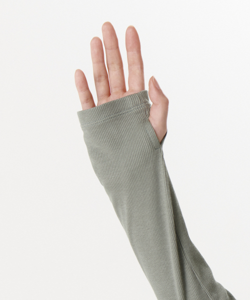 MUSINSA STANDARD WOMAN（ムシンサスタンダードウーマン）の「ウィメンズリブスリムフード付き長袖Tシャツ[カーキグレー]（パーカー・レディース・その他・LARGE/MEDIUM/SMALL/X-LARGE/X-SMALL）」の5枚目の写真