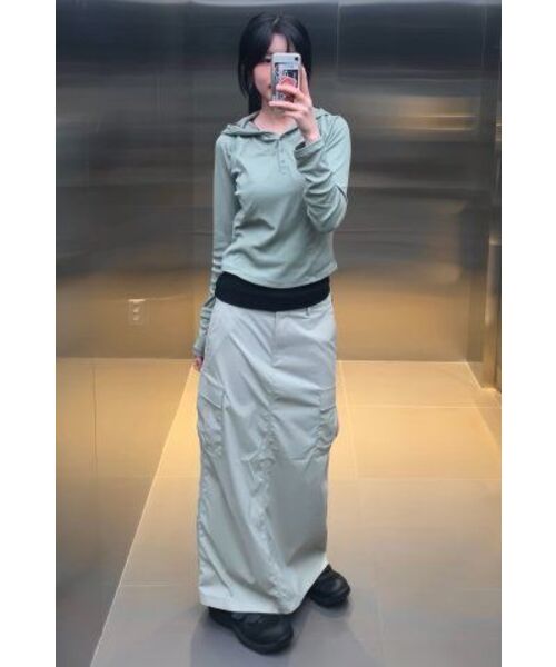 MUSINSA STANDARD WOMAN（ムシンサスタンダードウーマン）の「ウィメンズリブスリムフード付き長袖Tシャツ[カーキグレー]（パーカー・レディース・その他・LARGE/MEDIUM/SMALL/X-LARGE/X-SMALL）」の2枚目の写真