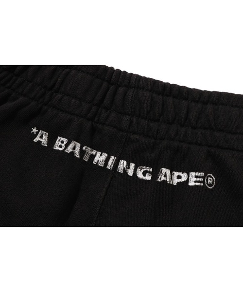 A BATHING APE(アベイシングエイプ)の「HEAVY WASH HAND DRAW FOOTBALL LOGO RELAXED FIT SWEAT SHORTS(その他パンツ・メンズ・ブラック/ホワイト・X-LARGE/XX-LARGE/MEDIUM/SMALL)」の10枚目の写真