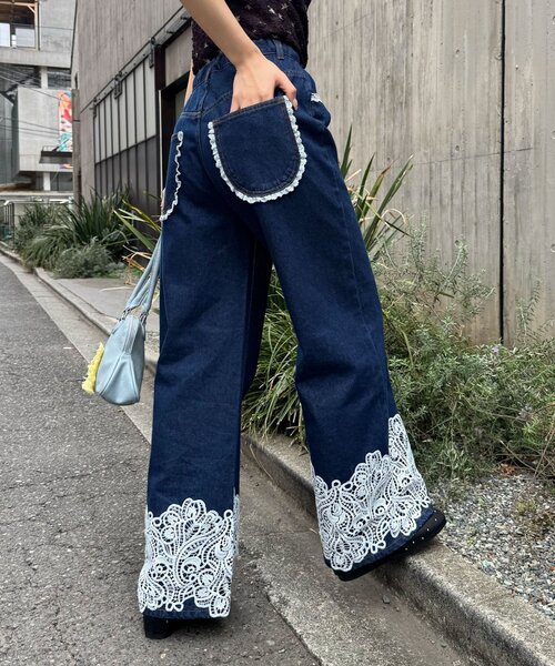 CIAOPANIC(チャオパニック)の「裾レースワイドストレートデニムパンツ(デニムパンツ・レディース・サックスブルー/インディゴブルー・MEDIUM/SMALL/X-SMALL)」の4枚目の写真