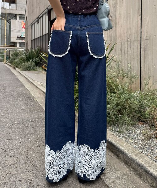 CIAOPANIC(チャオパニック)の「裾レースワイドストレートデニムパンツ(デニムパンツ・レディース・サックスブルー/インディゴブルー・MEDIUM/SMALL/X-SMALL)」の5枚目の写真