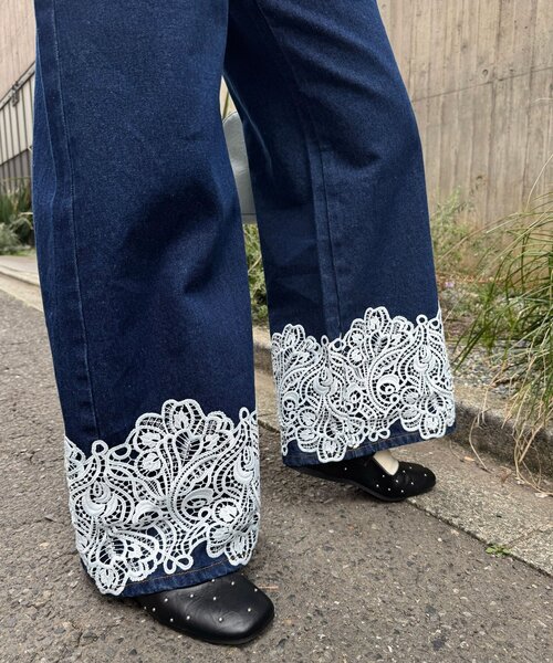 CIAOPANIC(チャオパニック)の「裾レースワイドストレートデニムパンツ(デニムパンツ・レディース・サックスブルー/インディゴブルー・MEDIUM/SMALL/X-SMALL)」の6枚目の写真