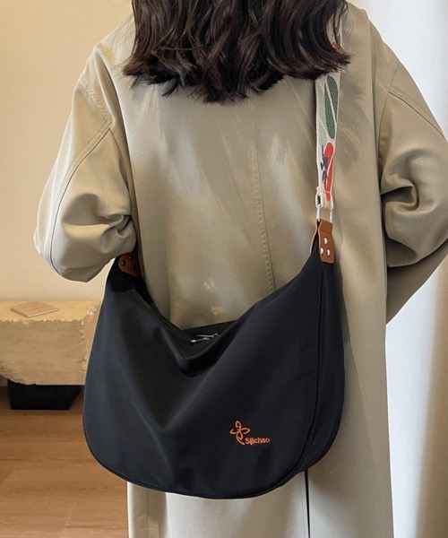 Miniministore(ミニミニストア)の「ショルダーバッグ 大容量 多収納 新作鞄(ショルダーバッグ・レディース・ブラック/アイボリー・FREE)」の2枚目の写真