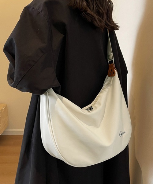 Miniministore(ミニミニストア)の「ショルダーバッグ 大容量 多収納 新作鞄(ショルダーバッグ・レディース・ブラック/アイボリー・FREE)」の3枚目の写真