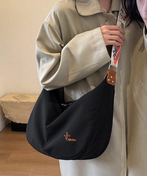 Miniministore(ミニミニストア)の「ショルダーバッグ 大容量 多収納 新作鞄(ショルダーバッグ・レディース・ブラック/アイボリー・FREE)」の9枚目の写真