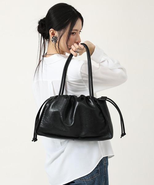 style code(スタイルコード)の「ZOZO限定【STYLE CODE/スタイルコード】フェイクレザー ギャザーバッグ(トートバッグ・レディース・ワインレッド/ブラック・FREE)」の4枚目の写真