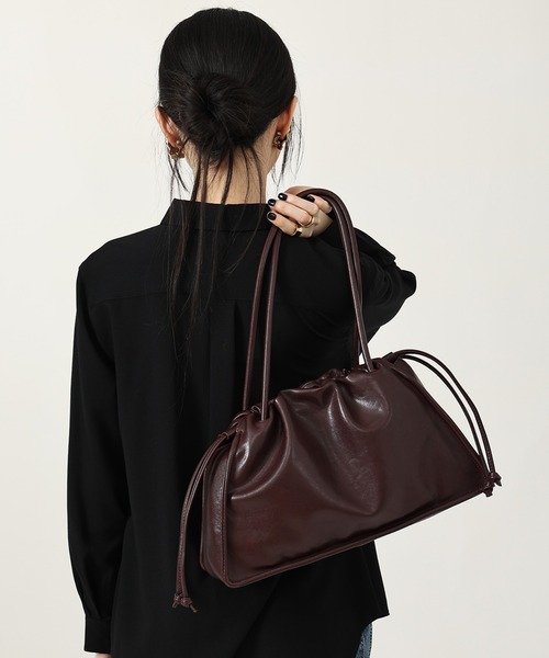 style code(スタイルコード)の「ZOZO限定【STYLE CODE/スタイルコード】フェイクレザー ギャザーバッグ(トートバッグ・レディース・ワインレッド/ブラック・FREE)」の7枚目の写真