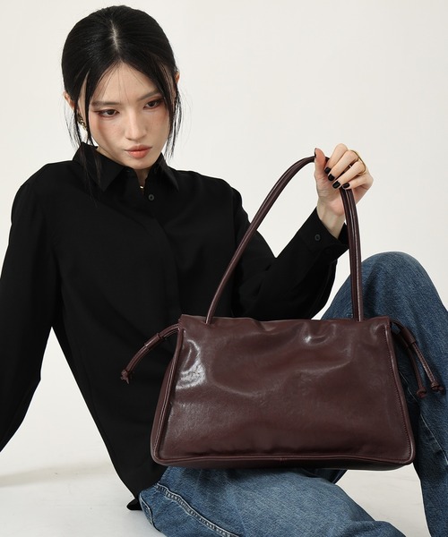 style code(スタイルコード)の「ZOZO限定【STYLE CODE/スタイルコード】フェイクレザー ギャザーバッグ(トートバッグ・レディース・ワインレッド/ブラック・FREE)」の5枚目の写真