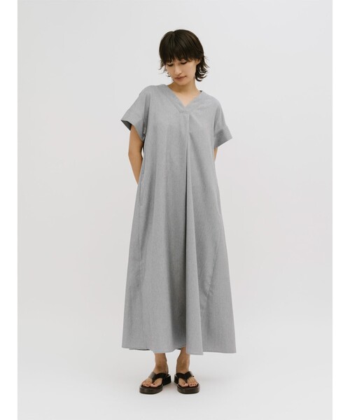 MIDIUMISOLID（ミディウミソリッド）の「MIDIUMISOLID for Ladies リネンライクVネックフレアワンピース（ワンピース・レディース・ベージュ/ライトグレー・FREE）」の7枚目の写真