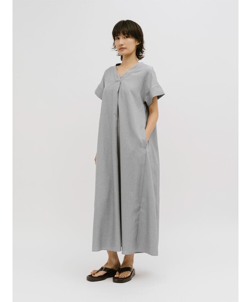 MIDIUMISOLID（ミディウミソリッド）の「MIDIUMISOLID for Ladies リネンライクVネックフレアワンピース（ワンピース・レディース・ベージュ/ライトグレー・FREE）」の8枚目の写真