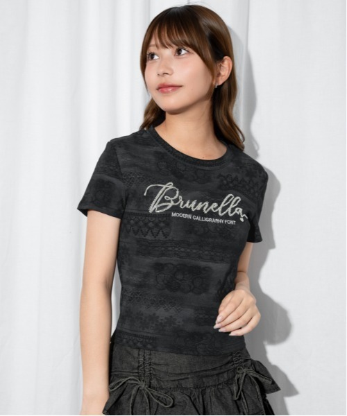 GORGE(ゴージ)の「《レース柄プリント×ビジューロゴ》Tシャツ/Y2K×フェミニン/春夏/全3色(Tシャツ/カットソー・レディース・オフホワイト/チャコール/ピンク・F)」の2枚目の写真