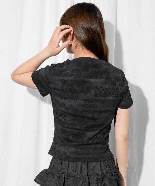 GORGE(ゴージ)の「《レース柄プリント×ビジューロゴ》Tシャツ/Y2K×フェミニン/春夏/全3色(Tシャツ/カットソー・レディース・オフホワイト/チャコール/ピンク・F)」の13枚目の写真