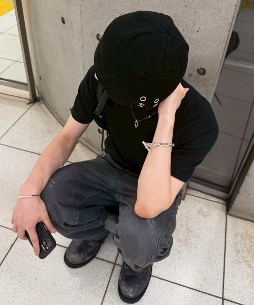 Chikashitsu +(チカシツプラス)の「【Chikashitsu +】6 eyelet beanie (2color) / 【チカシツプラス】アイレットビーニー(ニットキャップ/ビーニー・メンズ・ブラック/チャコール・ONE SIZE)」の4枚目の写真
