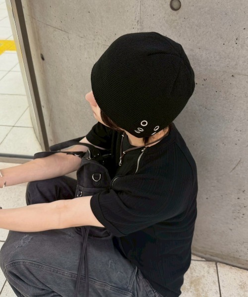 Chikashitsu +(チカシツプラス)の「【Chikashitsu +】6 eyelet beanie (2color) / 【チカシツプラス】アイレットビーニー(ニットキャップ/ビーニー・メンズ・ブラック/チャコール・ONE SIZE)」の5枚目の写真