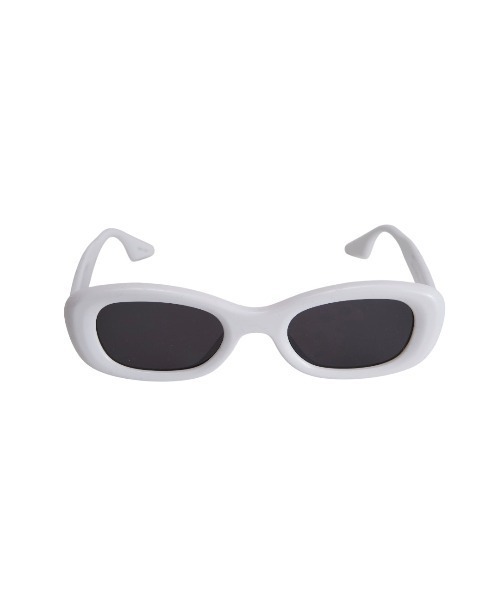Chikashitsu +(チカシツプラス)の「【Chikashitsu +】square sunglasses (3color) / 【チカシツプラス】スクエアサングラス(サングラス・メンズ・グレー/ブラック/ホワイト・ONE SIZE)」の6枚目の写真