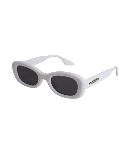 Chikashitsu +(チカシツプラス)の「【Chikashitsu +】square sunglasses (3color) / 【チカシツプラス】スクエアサングラス(サングラス・メンズ・グレー/ブラック/ホワイト・ONE SIZE)」の7枚目の写真