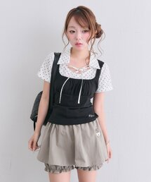 チャームとベルト付きフレアスカート