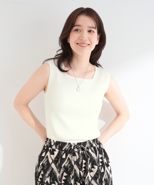SHOO・LA・RUE（シューラルー）の「【S-LL】見せてもキレイ スクエアネック リブタンクトップ（ニット/セーター・レディース・オフホワイト/ブラック/アイボリー系2・01/02/04/03）」の4枚目の写真
