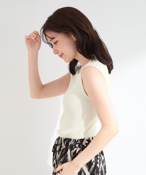 SHOO・LA・RUE（シューラルー）の「【S-LL】見せてもキレイ スクエアネック リブタンクトップ（ニット/セーター・レディース・オフホワイト/ブラック/アイボリー系2・01/02/04/03）」の5枚目の写真