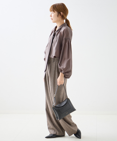 journal standard L'essage(ジャーナルスタンダードレサージュ)の「《追加》IPEKERフラワー/無地 ボウタイブラウス(シャツ/ブラウス・レディース・ブラウン系その他/ブラック・FREE)」の5枚目の写真