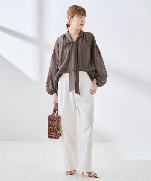 journal standard L'essage(ジャーナルスタンダードレサージュ)の「《追加》IPEKERフラワー/無地 ボウタイブラウス(シャツ/ブラウス・レディース・ブラウン系その他/ブラック・FREE)」の6枚目の写真