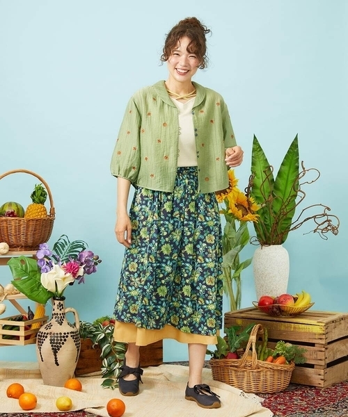 Jocomomola(ホコモモラ)の「Verano en La Mancha フラワープリントスカート(スカート・レディース・ネイビー/アイボリー・40)」の5枚目の写真