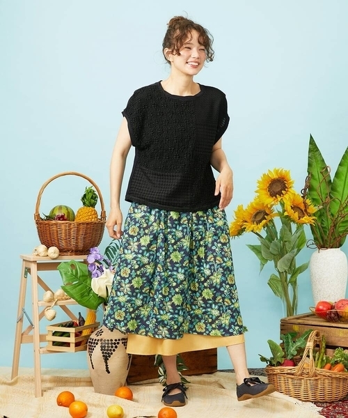 Jocomomola(ホコモモラ)の「Verano en La Mancha フラワープリントスカート(スカート・レディース・ネイビー/アイボリー・40)」の6枚目の写真