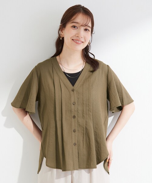 SHOO・LA・RUE(シューラルー)の「【セットアップ可/洗濯機可】サラっと着られる 麻調Ⅴネックタックブラウス(シャツ/ブラウス・レディース・チャコールグレー/ライトベージュ/カーキ・04/03/02/01)」の9枚目の写真
