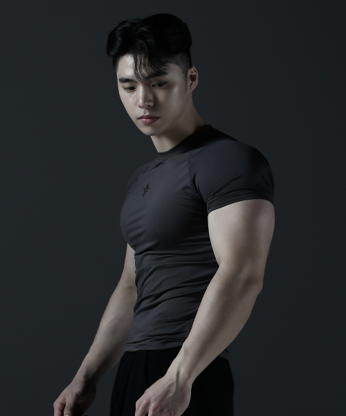 CARMID（カミド）の「コンプレッション半袖 [ダークグレー]（Tシャツ/カットソー・メンズ・その他・1/2/3）」の3枚目の写真