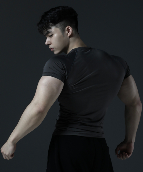 CARMID（カミド）の「コンプレッション半袖 [ダークグレー]（Tシャツ/カットソー・メンズ・その他・1/2/3）」の4枚目の写真