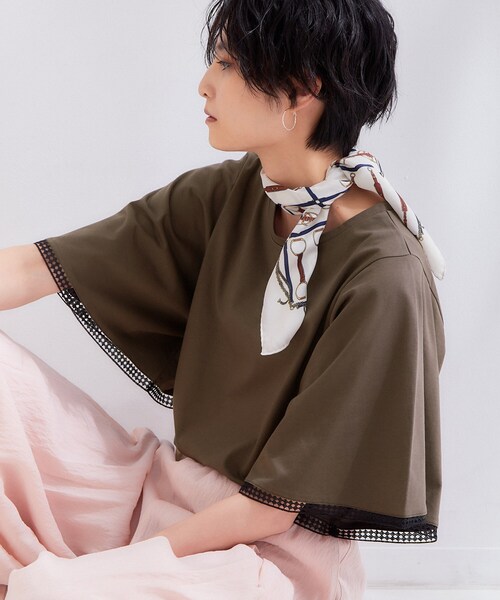 OPAQUE.CLIP(オペークドットクリップ)の「袖口レースフレアスリーブカットソー【洗濯機OK】(Tシャツ/カットソー・レディース・ブラック/ナチュラル/ブラウン系その他・42/40/38)」の2枚目の写真