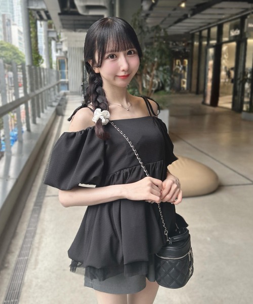 INGNI(イング)の「【WEB限定】裾チュールバルーンオフショルチュニック(シャツ/ブラウス・レディース・オフホワイト/ブラック・M)」の2枚目の写真