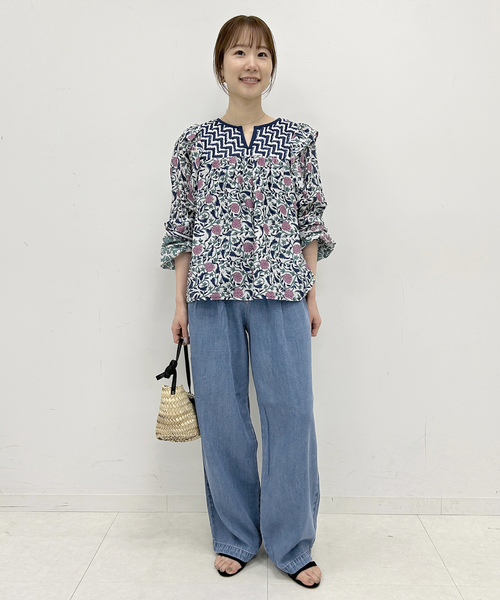 SLOBE IENA(スローブイエナ)の「《WEB限定/3サイズ展開/追加6》LEDENIM TUCK TROUSERデニム(デニムパンツ・レディース・ブルー・34/38)」の15枚目の写真
