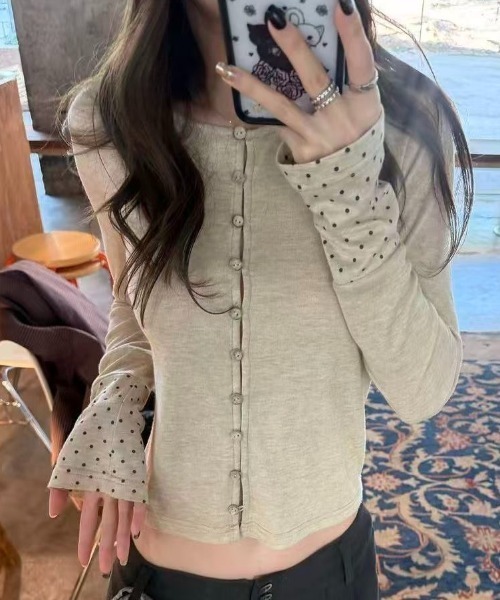 AVYL(アヴィル)の「ドット袖切り替えクロップドカーディガン(カーディガン/ボレロ・レディース・ベージュ・M)」の2枚目の写真