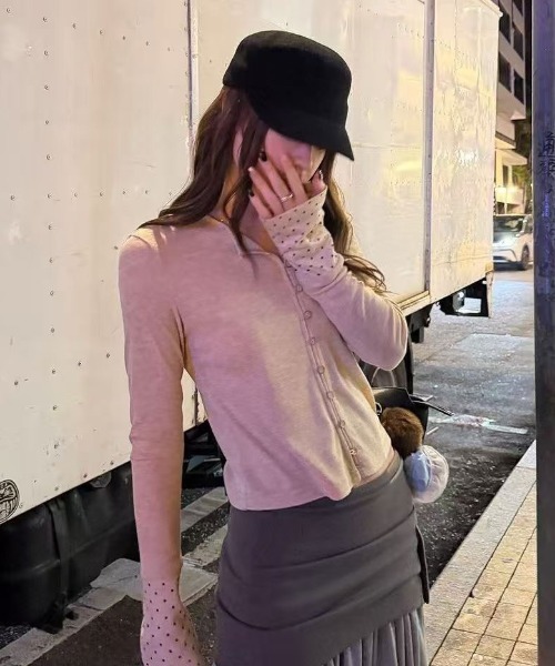AVYL(アヴィル)の「ドット袖切り替えクロップドカーディガン(カーディガン/ボレロ・レディース・ベージュ・M)」の7枚目の写真