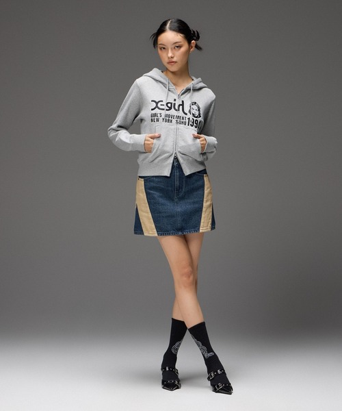 X-girl(エックスガール)の「FACE AND LOGO COMPACT ZIP UP SWEAT HOODIE(パーカー・レディース・アッシュ/ブラック・S/M)」の5枚目の写真
