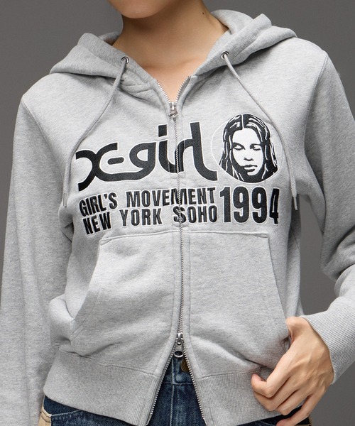 X-girl(エックスガール)の「FACE AND LOGO COMPACT ZIP UP SWEAT HOODIE(パーカー・レディース・アッシュ/ブラック・S/M)」の10枚目の写真