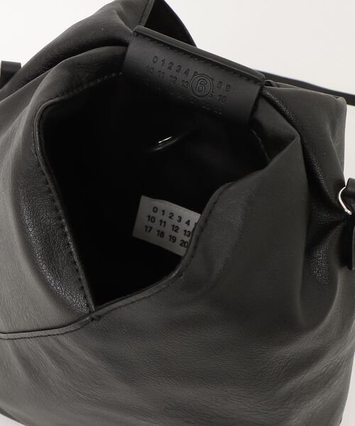 MM6 Maison Margiela（ｴﾑｴﾑｼｯｸｽ ﾒｿﾞﾝ ﾏﾙｼﾞｪﾗ）の「HANDBAG SB6WD0026（ショルダーバッグ・メンズ・ブラック・FREE）」の4枚目の写真