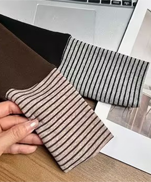 AsheKsha(アシクシャ)の「ボーダー襟付きフェイクレイヤードボタンスリムロングトップス(シャツ/ブラウス・レディース・ブラック/ブラウン・M)」の21枚目の写真