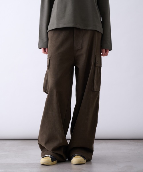 Perushu(ペルーシュ)の「SIDE POCKET WIDE CARGO PANTS/サイドポケットワイドカーゴパンツ(カーゴパンツ・メンズ・ブラック/グレー/オリーブ・LARGE/MEDIUM/SMALL)」の3枚目の写真