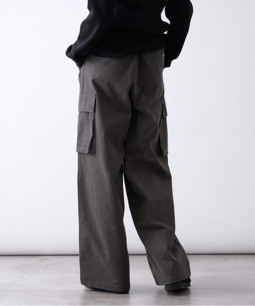 Perushu(ペルーシュ)の「SIDE POCKET WIDE CARGO PANTS/サイドポケットワイドカーゴパンツ(カーゴパンツ・メンズ・ブラック/グレー/オリーブ・LARGE/MEDIUM/SMALL)」の12枚目の写真
