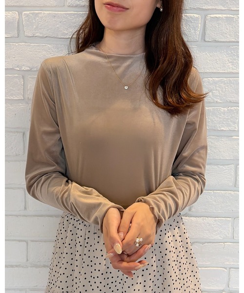 couture brooch（クチュールブローチ）の「【上品な透け感・洗濯機可】シアーベロアトップス（Tシャツ/カットソー・レディース・ピンク系/ブラック/ベージュ・38/40/36/42）」の2枚目の写真