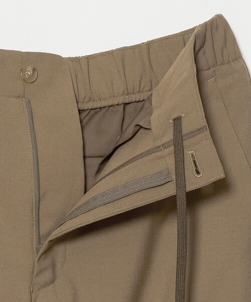 UNITED ARROWS(ユナイテッドアローズ)の「トロピカル モダン イージーパンツ(スラックス・メンズ・モカ/ブラック/グレー系・L/M/XL/S)」の9枚目の写真