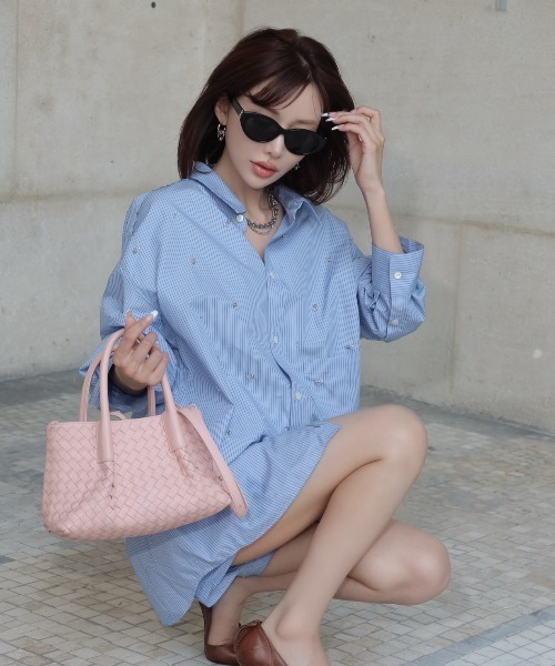 JOSE MOON(ジョゼムーン)の「REPOS OVER BOWTIE SHIRT with BIJOU/リポスオーバーボウタイシャツwithビジュー(シャツ/ブラウス・レディース・ブルー系その他/ホワイト・FREE)」の2枚目の写真