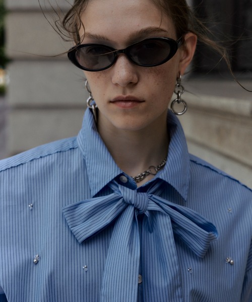 JOSE MOON(ジョゼムーン)の「REPOS OVER BOWTIE SHIRT with BIJOU/リポスオーバーボウタイシャツwithビジュー(シャツ/ブラウス・レディース・ブルー系その他/ホワイト・FREE)」の9枚目の写真