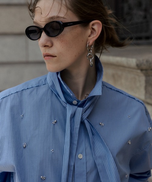 JOSE MOON(ジョゼムーン)の「REPOS OVER BOWTIE SHIRT with BIJOU/リポスオーバーボウタイシャツwithビジュー(シャツ/ブラウス・レディース・ブルー系その他/ホワイト・FREE)」の8枚目の写真